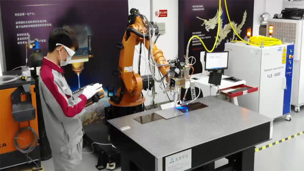 力星激光機器人激光焊接系統(tǒng)-操作簡單 力星激光機器人激光焊接系統(tǒng)-操作簡單