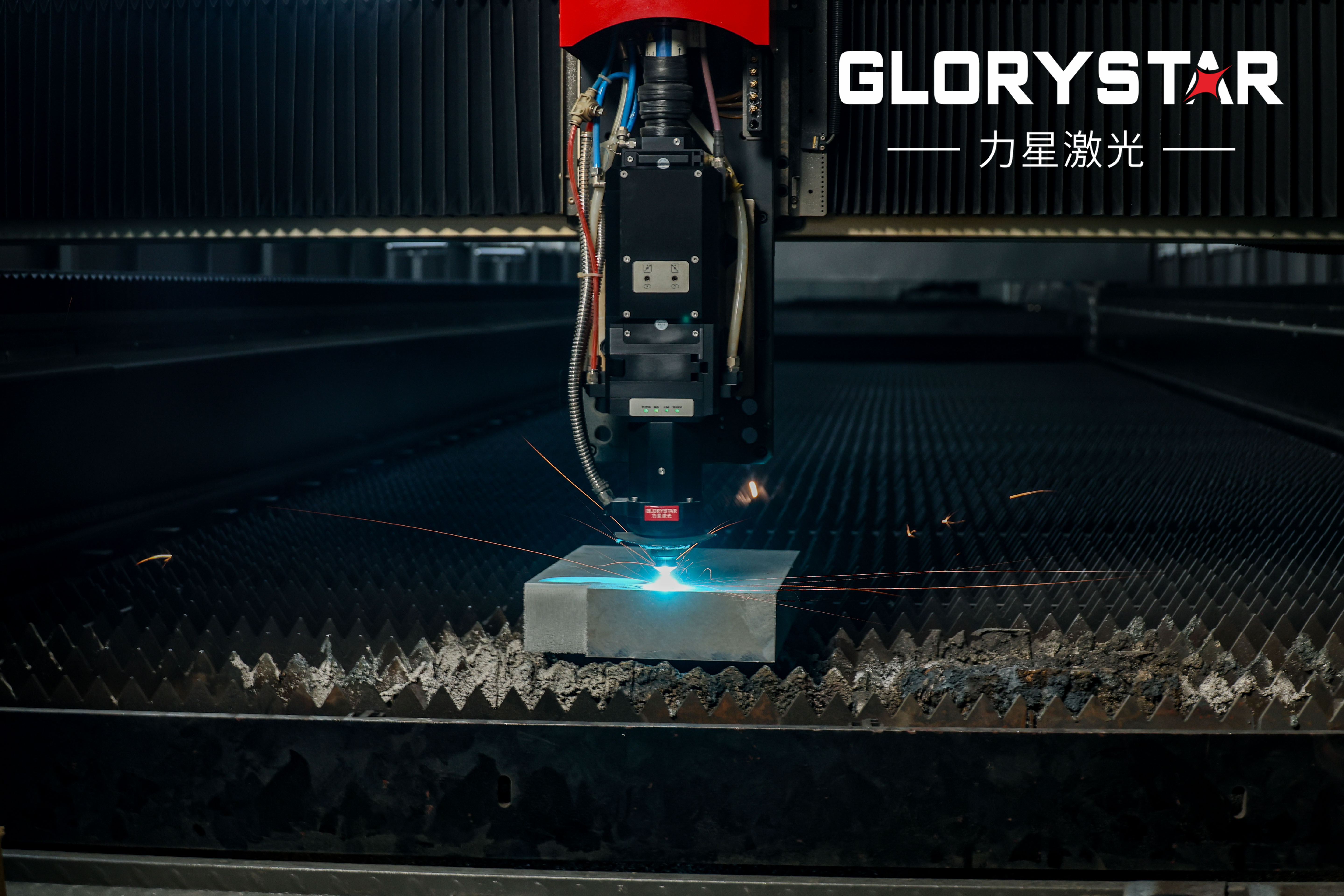 激光切割機(jī)使用輔助氣體空氣切割碳鋼的工藝優(yōu)化技巧