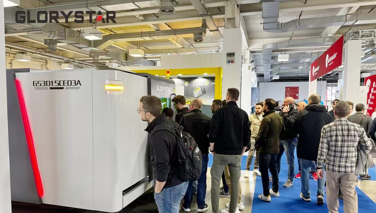 力星激光萬瓦級激光切割機亮相意大利工業展，引爆行業熱潮